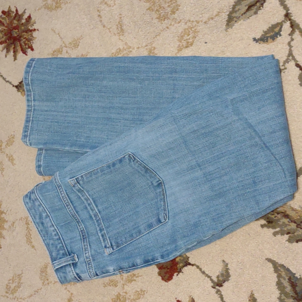 Lee Jeans, relaxed fit, straight leg, High Rise. VGUC 14M